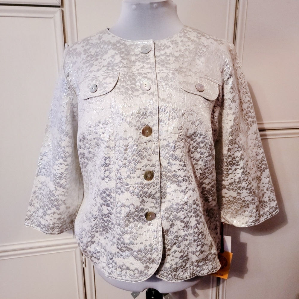 Ruby Rd White & Silver Button Up Top